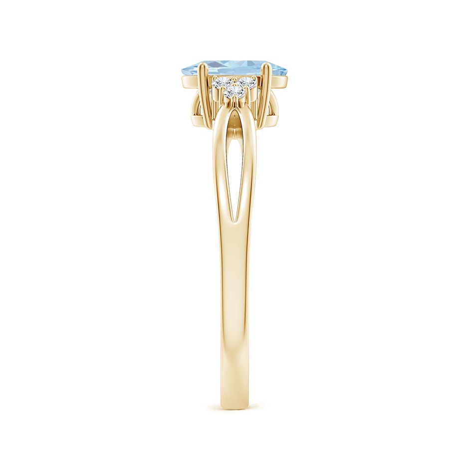 7x5mm A Solitaire Oval Aquamarine Split Shank Ring with Trio Diamonds in Yellow Gold side 299