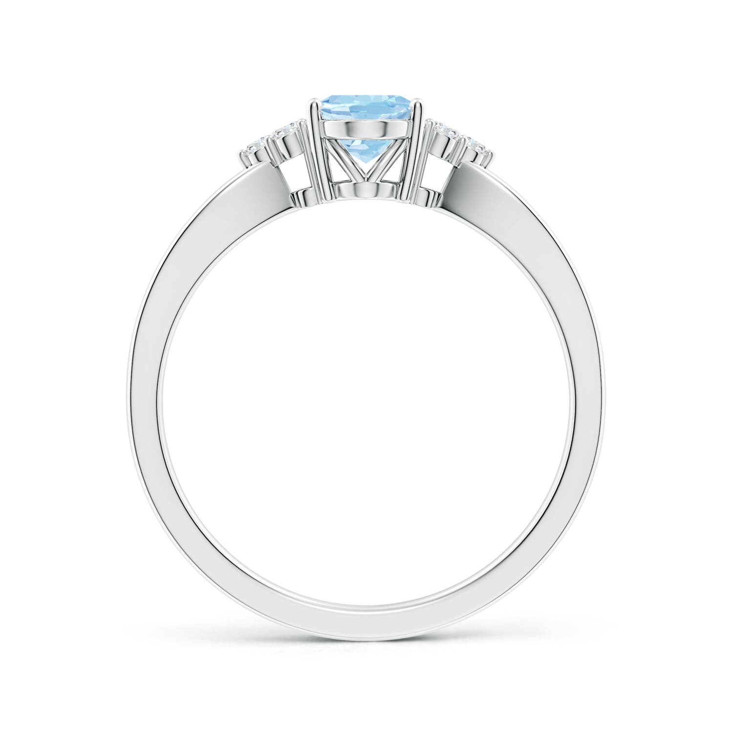 AAA - Aquamarine / 0.67 CT / 14 KT White Gold