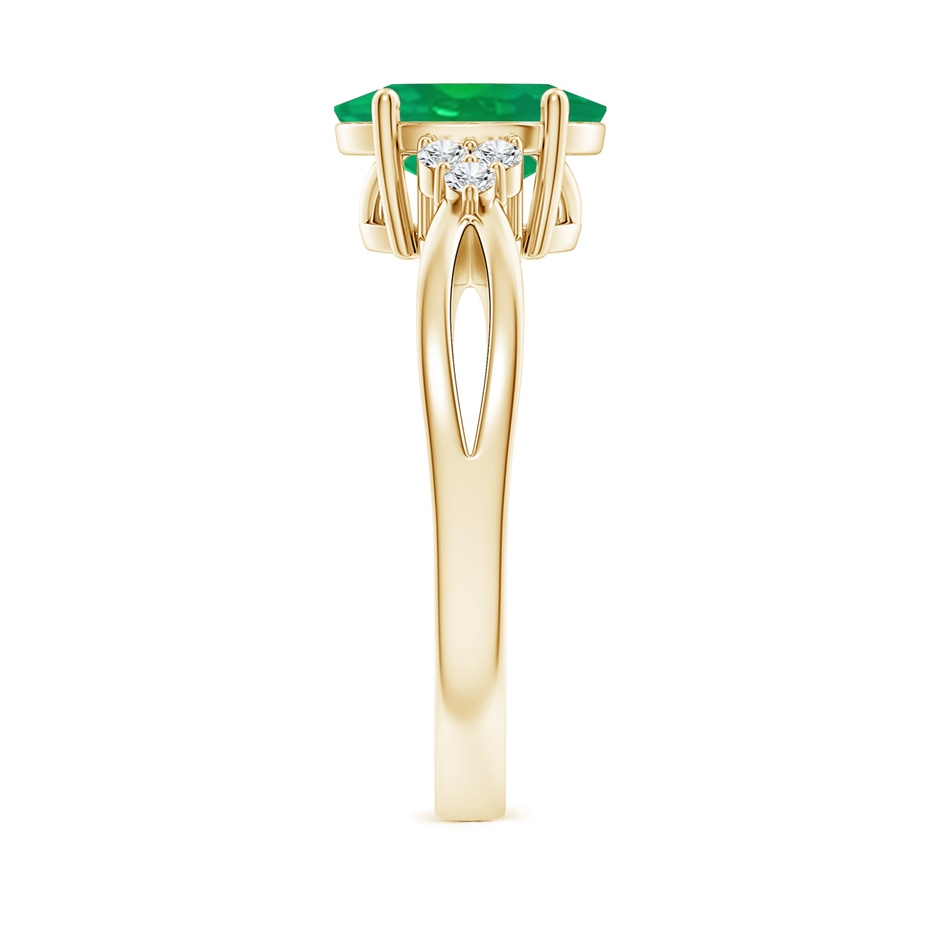 10x8mm AA Solitaire Oval Emerald Split Shank Ring with Trio Diamonds in Yellow Gold side 299