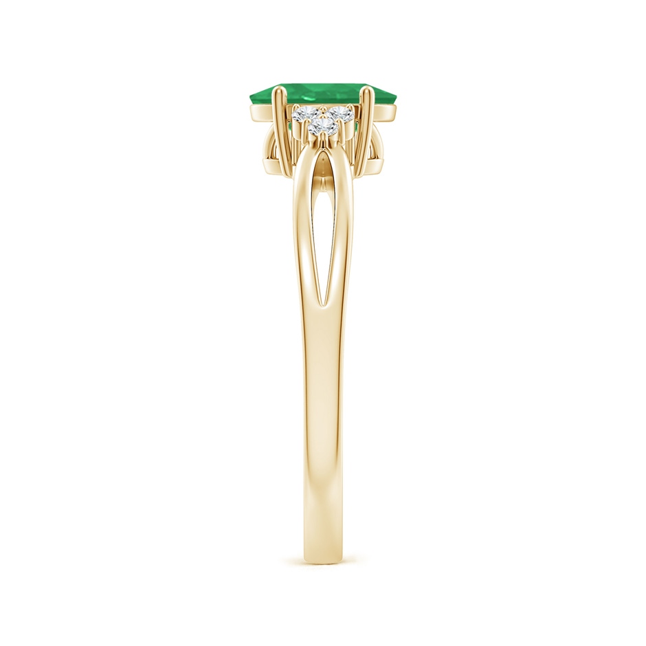 7x5mm A Solitaire Oval Emerald Split Shank Ring with Trio Diamonds in Yellow Gold side 299