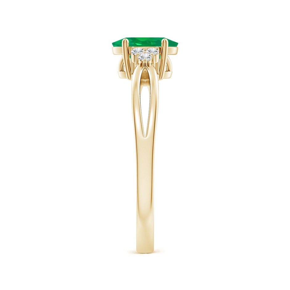7x5mm AA Solitaire Oval Emerald Split Shank Ring with Trio Diamonds in Yellow Gold side 299