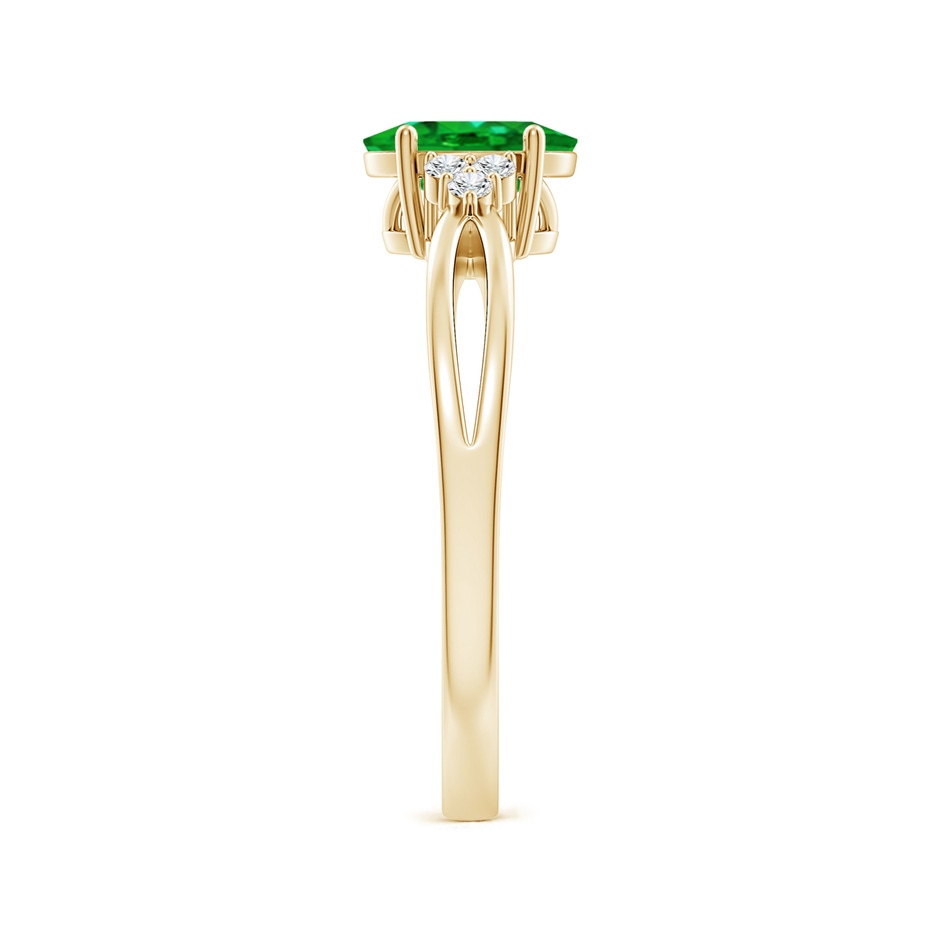 7x5mm AAAA Solitaire Oval Emerald Split Shank Ring with Trio Diamonds in Yellow Gold side 299