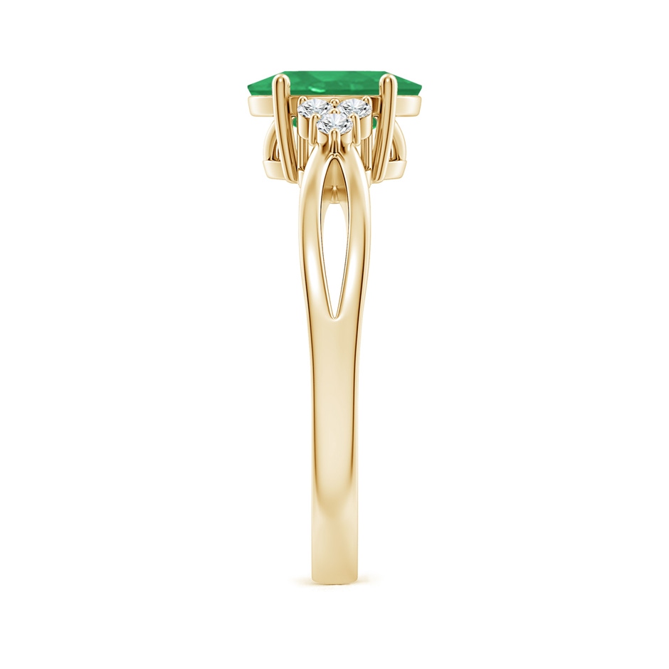 8x6mm A Solitaire Oval Emerald Split Shank Ring with Trio Diamonds in Yellow Gold side 299