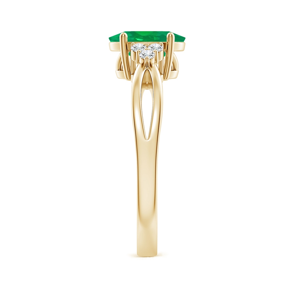 8x6mm AA Solitaire Oval Emerald Split Shank Ring with Trio Diamonds in Yellow Gold side 299