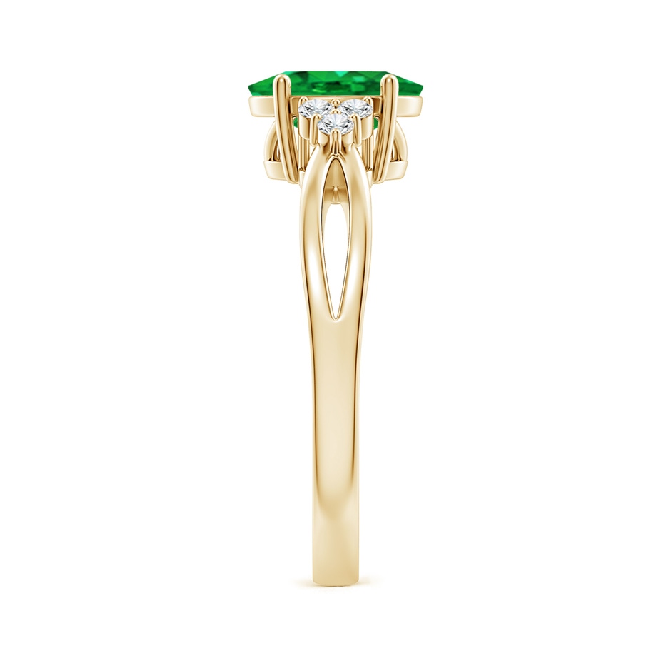 8x6mm AAA Solitaire Oval Emerald Split Shank Ring with Trio Diamonds in Yellow Gold side 299