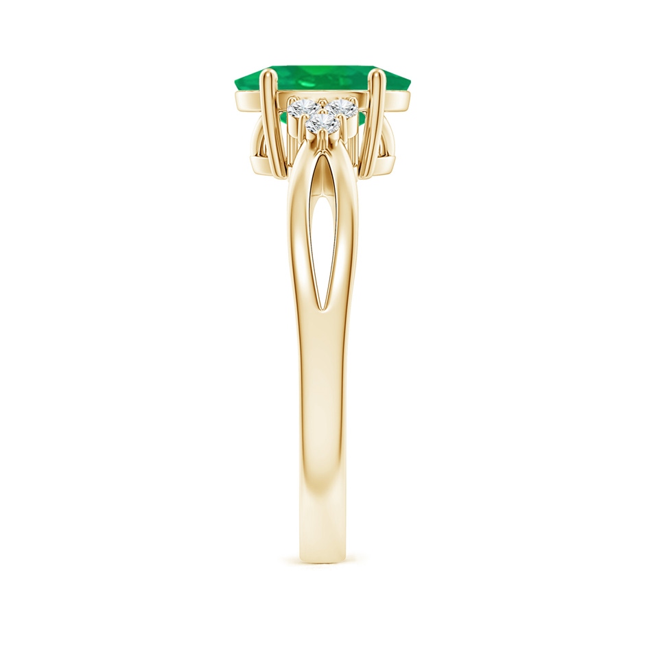 9x7mm AA Solitaire Oval Emerald Split Shank Ring with Trio Diamonds in Yellow Gold side 299