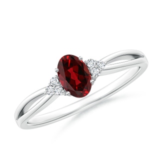 6x4mm AAAA Solitaire Oval Garnet Split Shank Ring with Trio Diamonds in P950 Platinum