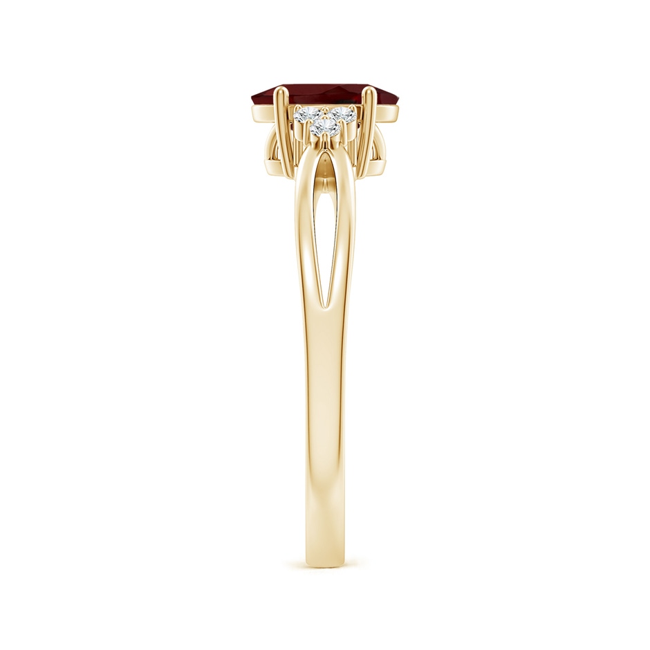 7x5mm AAA Solitaire Oval Garnet Split Shank Ring with Trio Diamonds in Yellow Gold side 299
