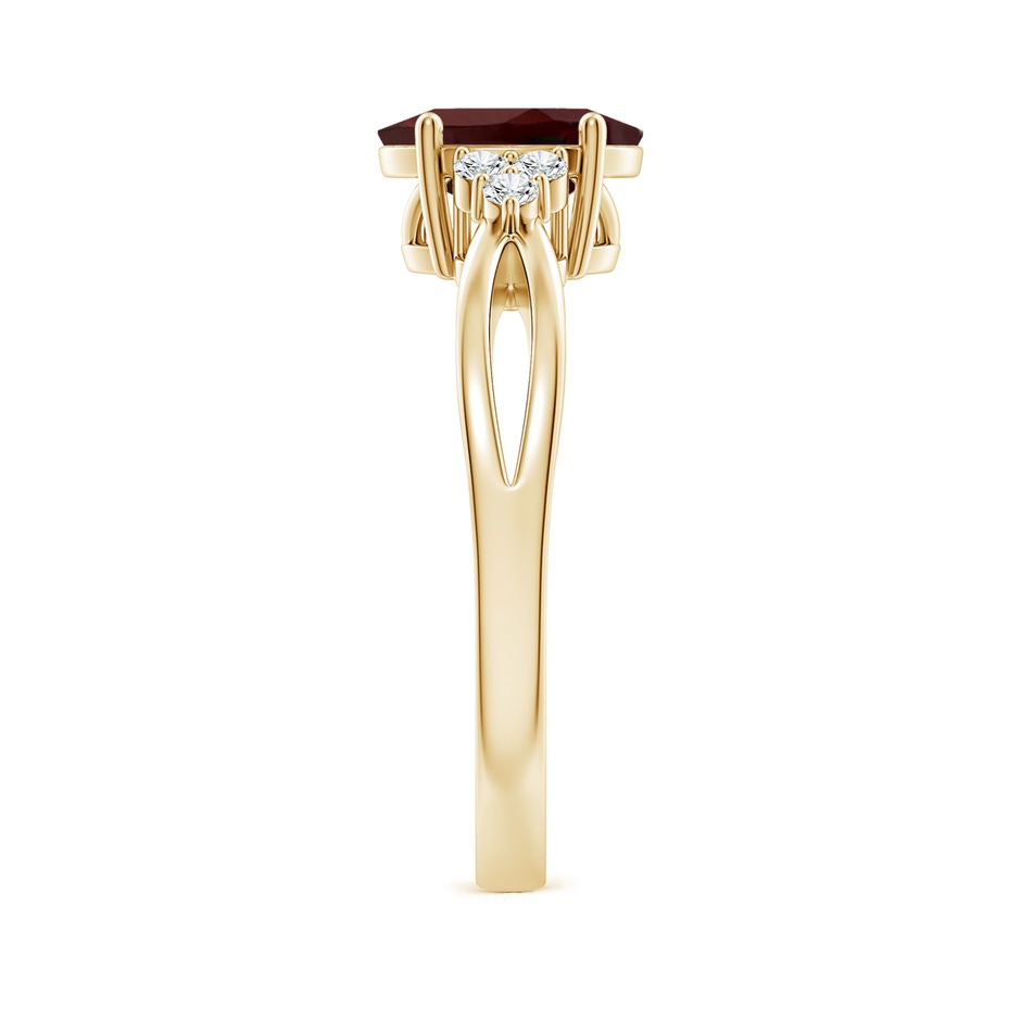 8x6mm AA Solitaire Oval Garnet Split Shank Ring with Trio Diamonds in Yellow Gold side 299