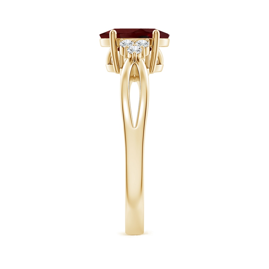 8x6mm AAA Solitaire Oval Garnet Split Shank Ring with Trio Diamonds in Yellow Gold side 299