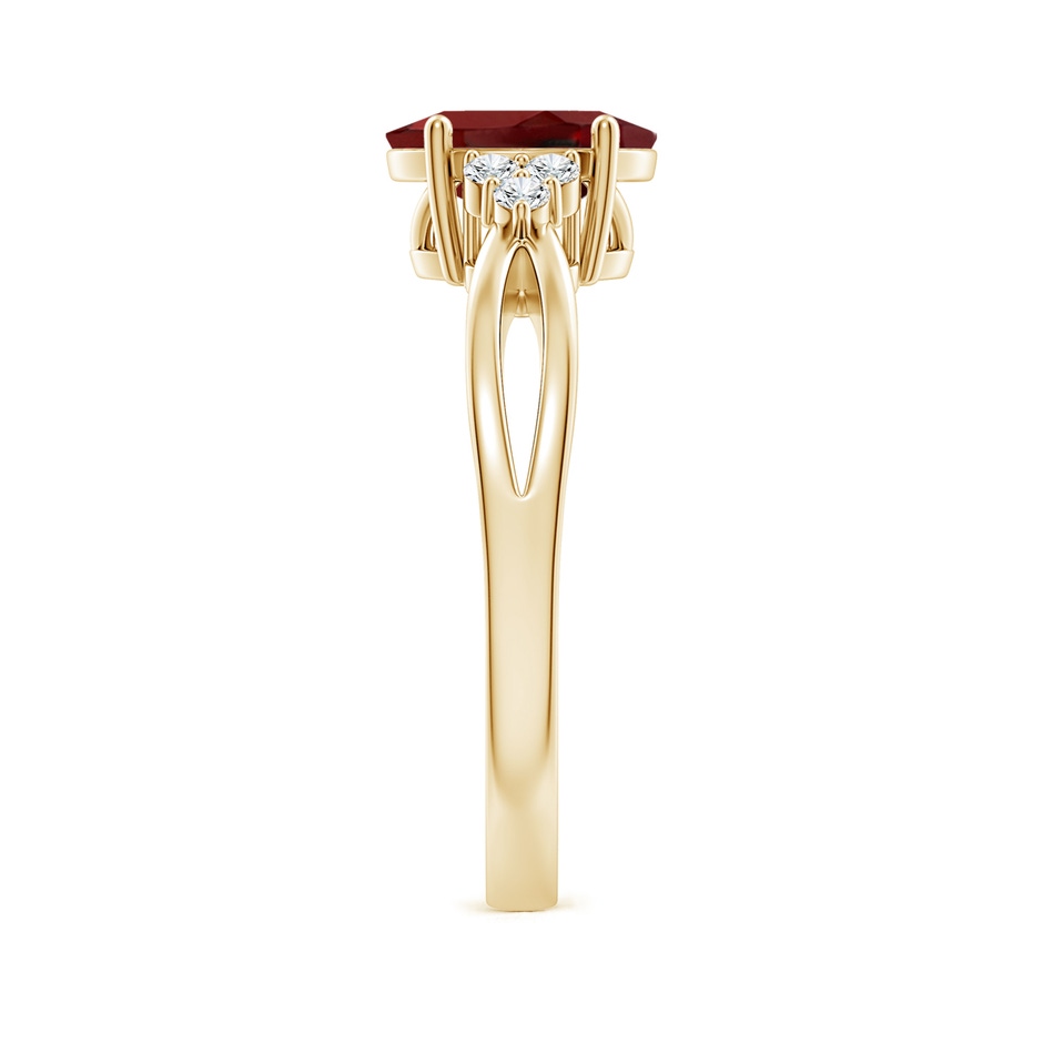 8x6mm AAAA Solitaire Oval Garnet Split Shank Ring with Trio Diamonds in Yellow Gold side 299