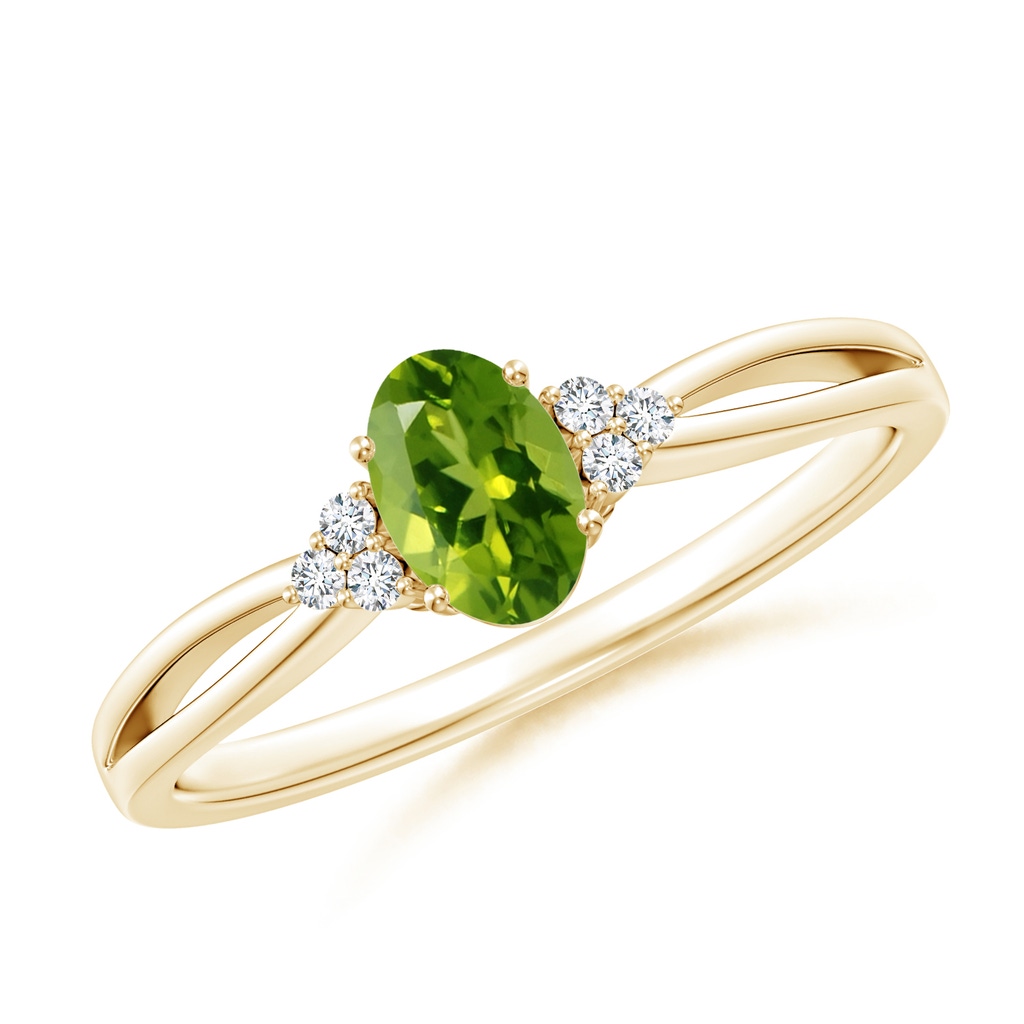 6x4mm AAAA Solitaire Oval Peridot Split Shank Ring with Trio Diamonds in Yellow Gold