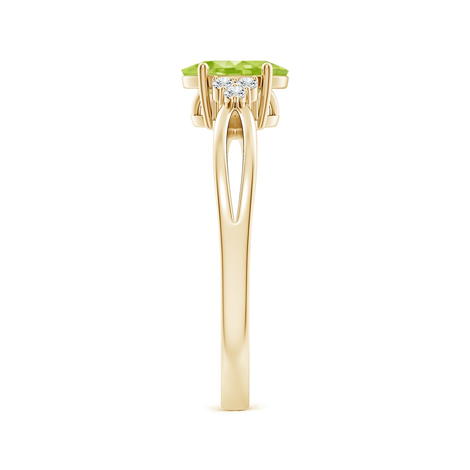 7x5mm AA Solitaire Oval Peridot Split Shank Ring with Trio Diamonds in Yellow Gold side-2