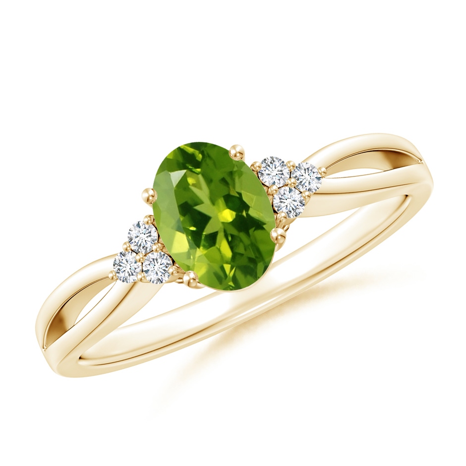 7x5mm AAAA Solitaire Oval Peridot Split Shank Ring with Trio Diamonds in Yellow Gold 