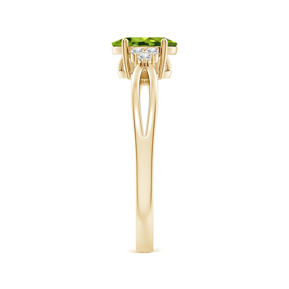 7x5mm AAAA Solitaire Oval Peridot Split Shank Ring with Trio Diamonds in Yellow Gold side-2