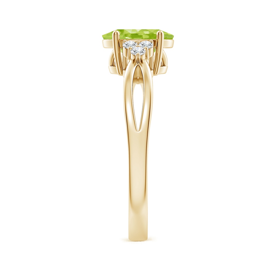 8x6mm AA Solitaire Oval Peridot Split Shank Ring with Trio Diamonds in Yellow Gold side-2
