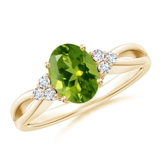 8x6mm AAAA Solitaire Oval Peridot Split Shank Ring with Trio Diamonds in Yellow Gold