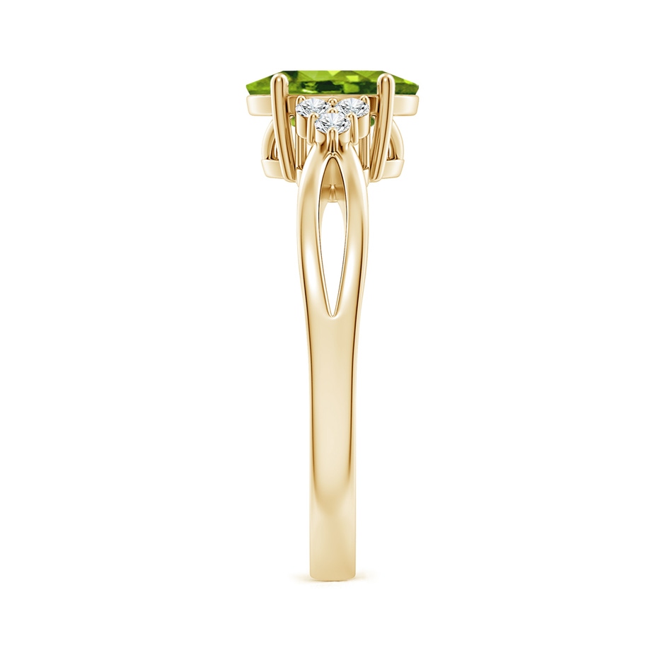 8x6mm AAAA Solitaire Oval Peridot Split Shank Ring with Trio Diamonds in Yellow Gold side-2