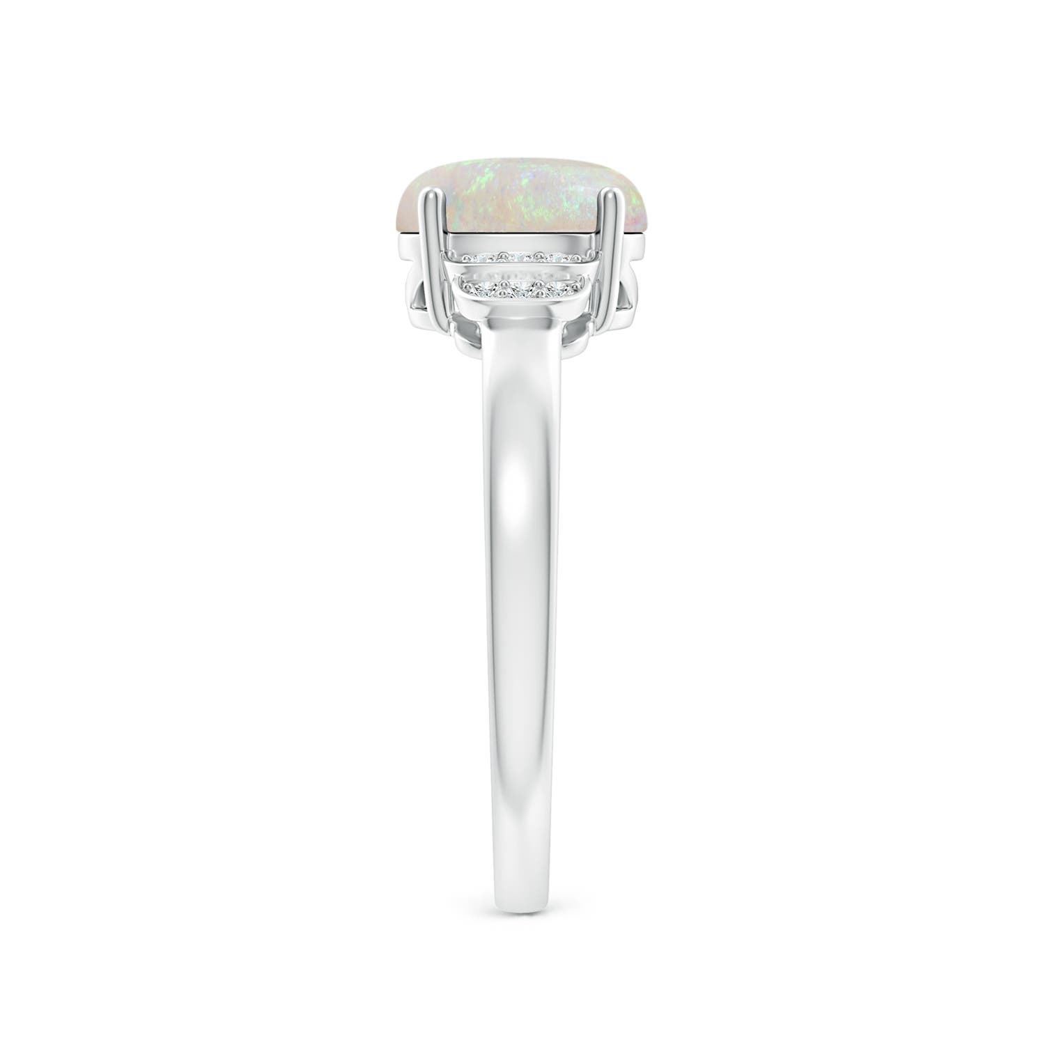 AA - Opal / 0.86 CT / 14 KT White Gold