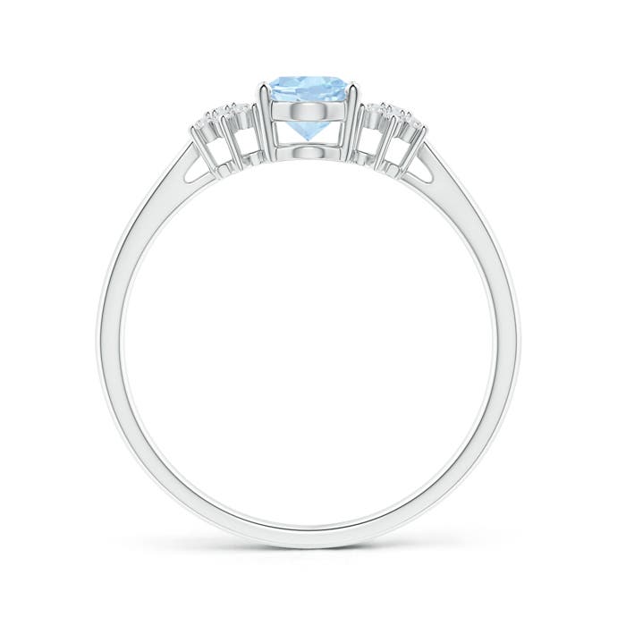 AA - Aquamarine / 0.68 CT / 14 KT White Gold