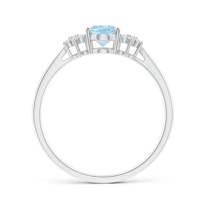 AAA - Aquamarine / 0.68 CT / 14 KT White Gold