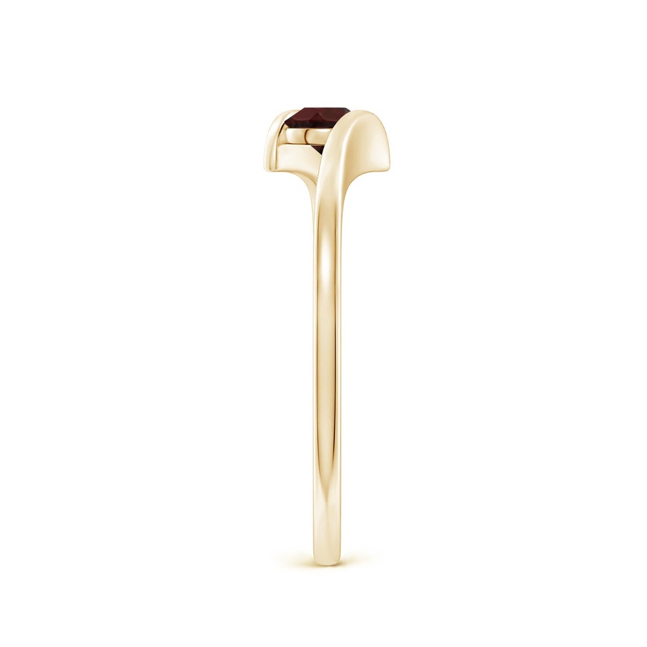 4mm A Bar-Set Solitaire Round Garnet Bypass Ring in Yellow Gold side 299