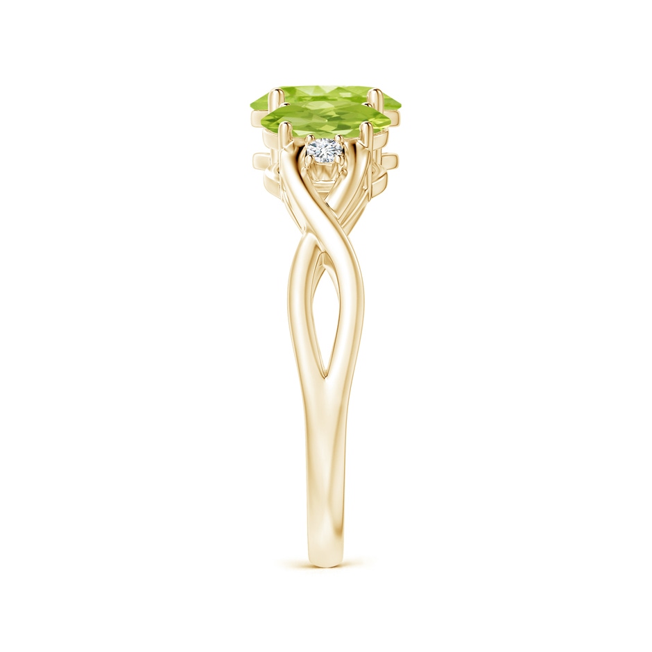 7x5mm AA Oval Peridot Three Stone Criss-Cross Ring in Yellow Gold side-2
