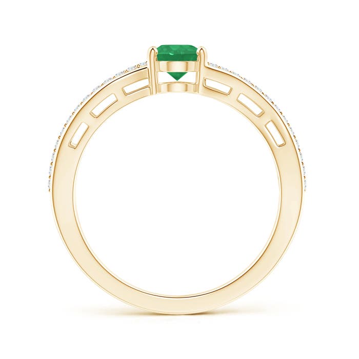 A - Emerald / 0.79 CT / 14 KT Yellow Gold