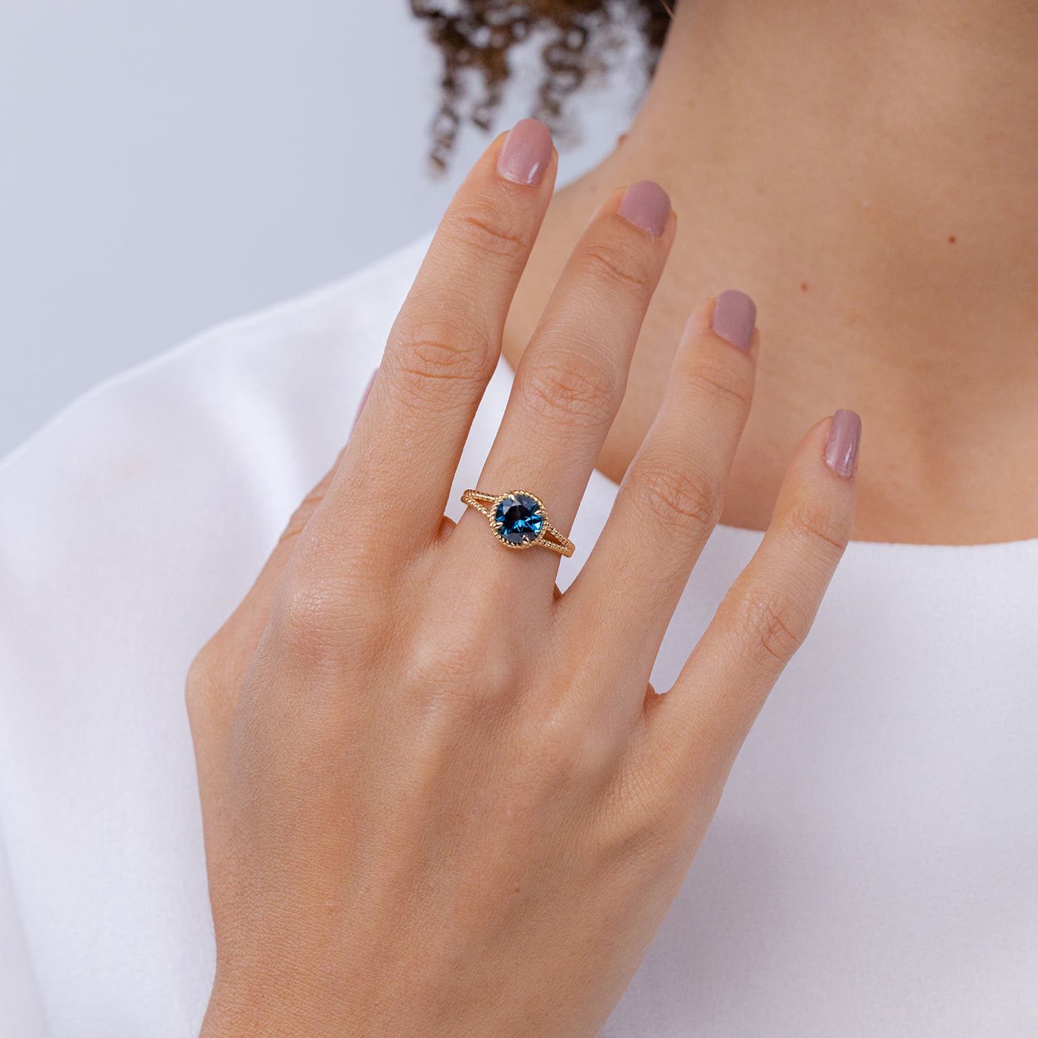 SR1833LBT lifestyle image - lifestyle 4