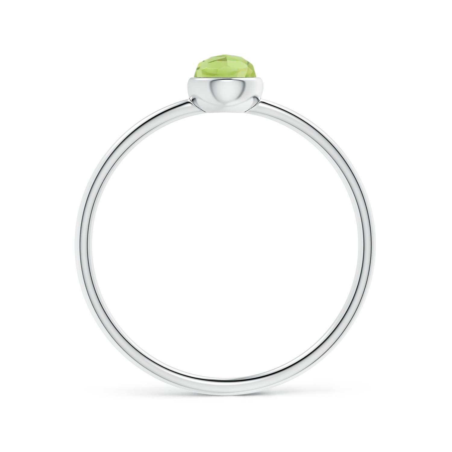 AAA - Peridot / 0.45 CT / 14 KT White Gold