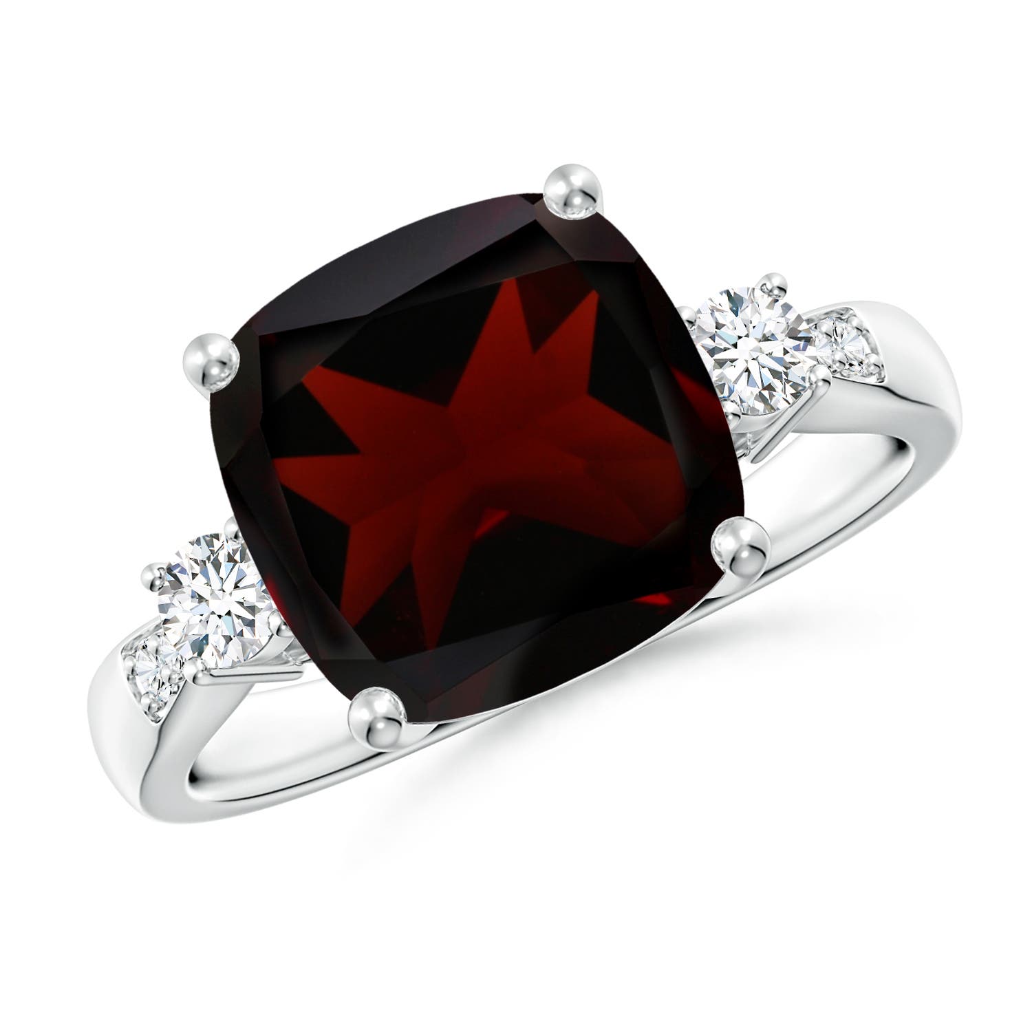 A - Garnet / 4.4 CT / 14 KT White Gold