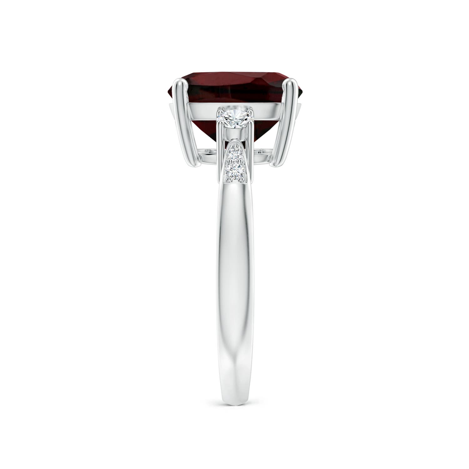 AA - Garnet / 4.4 CT / 14 KT White Gold