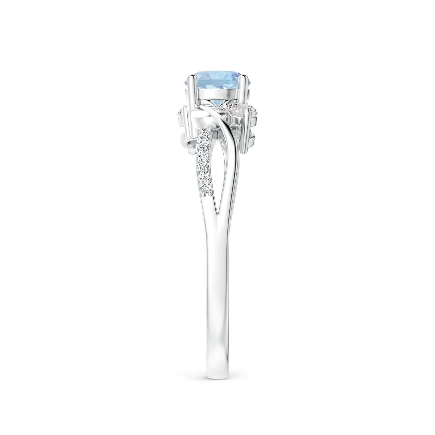 AA - Aquamarine / 0.6 CT / 14 KT White Gold