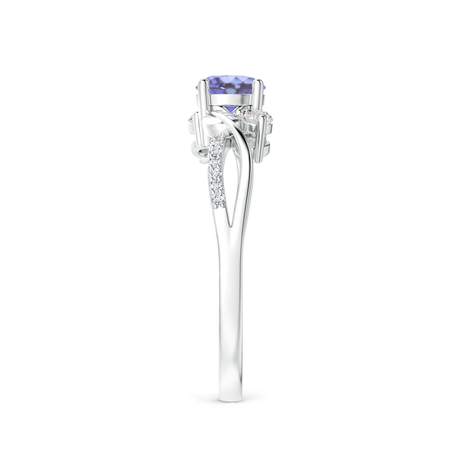 AA - Tanzanite / 0.7 CT / 14 KT White Gold