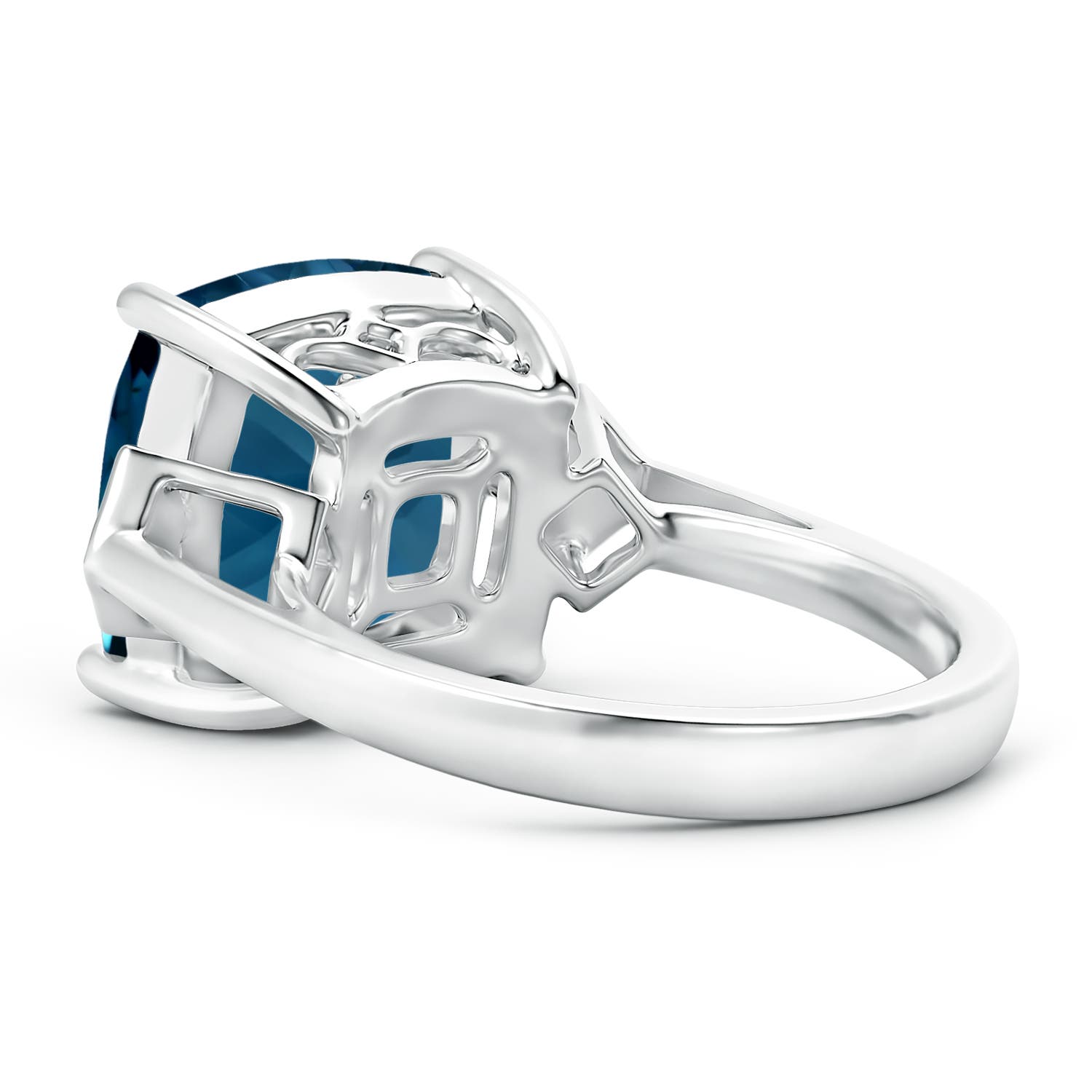 AAAA - London Blue Topaz / 8.14 CT / 14 KT White Gold