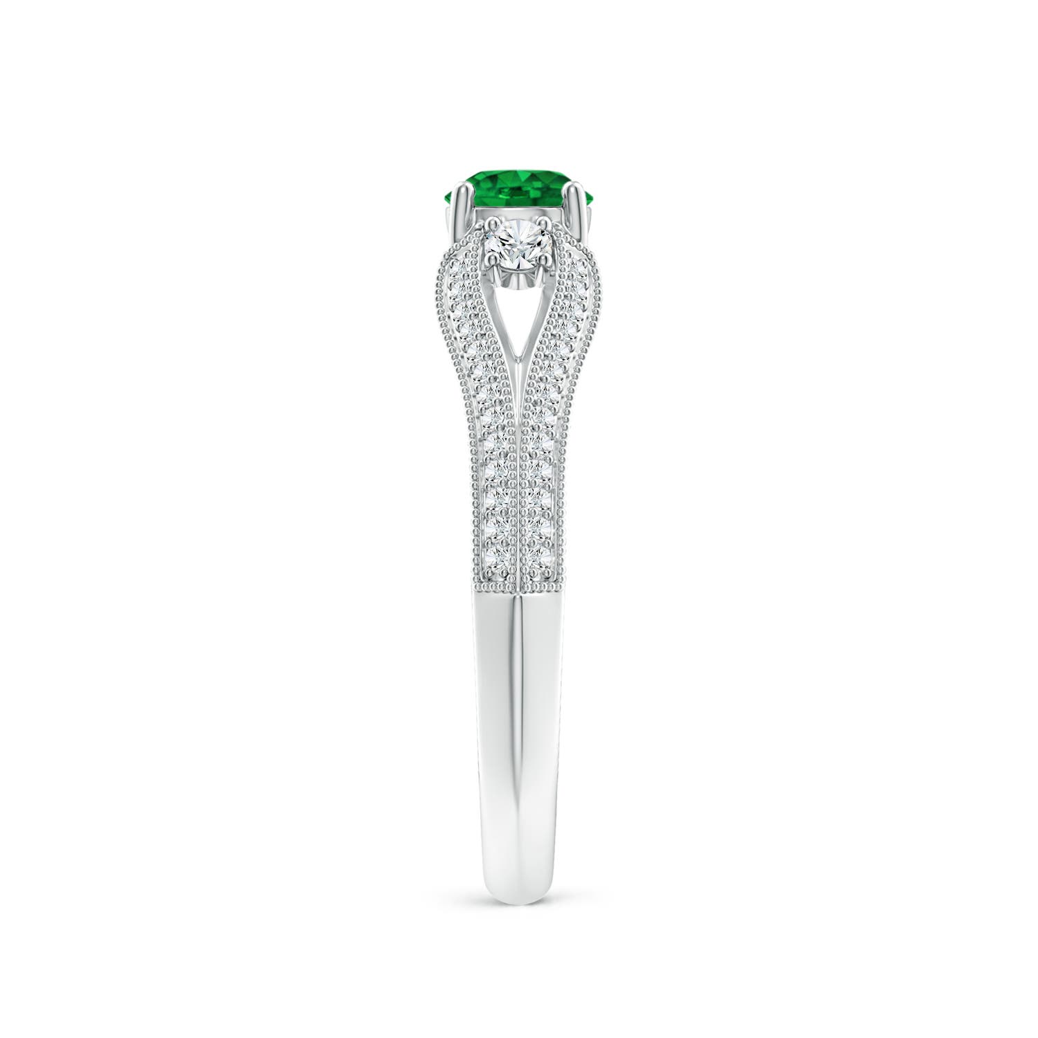 AAAA - Emerald / 0.73 CT / 14 KT White Gold