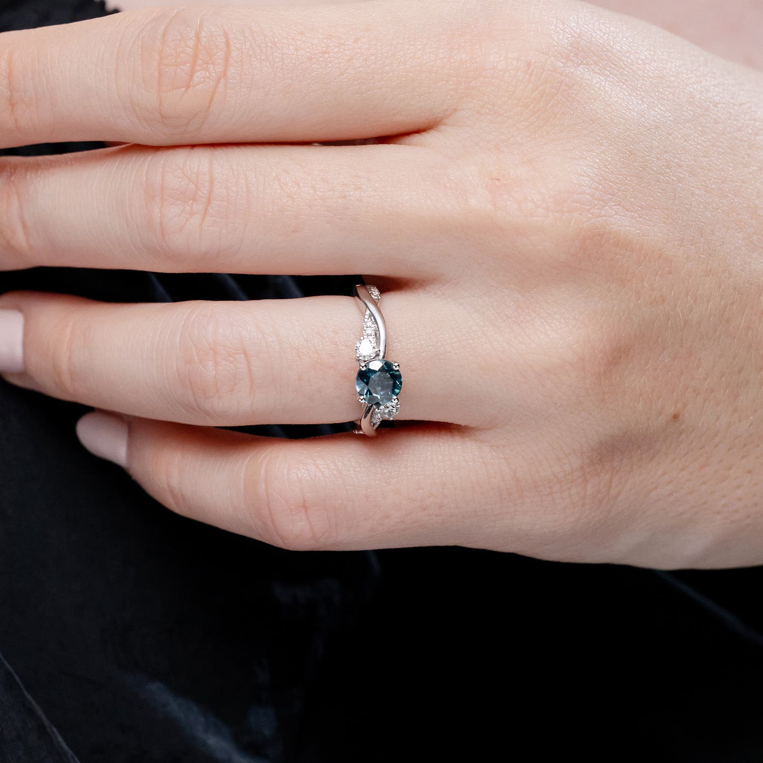 SR2271TSD lifestyle image - lifestyle 3