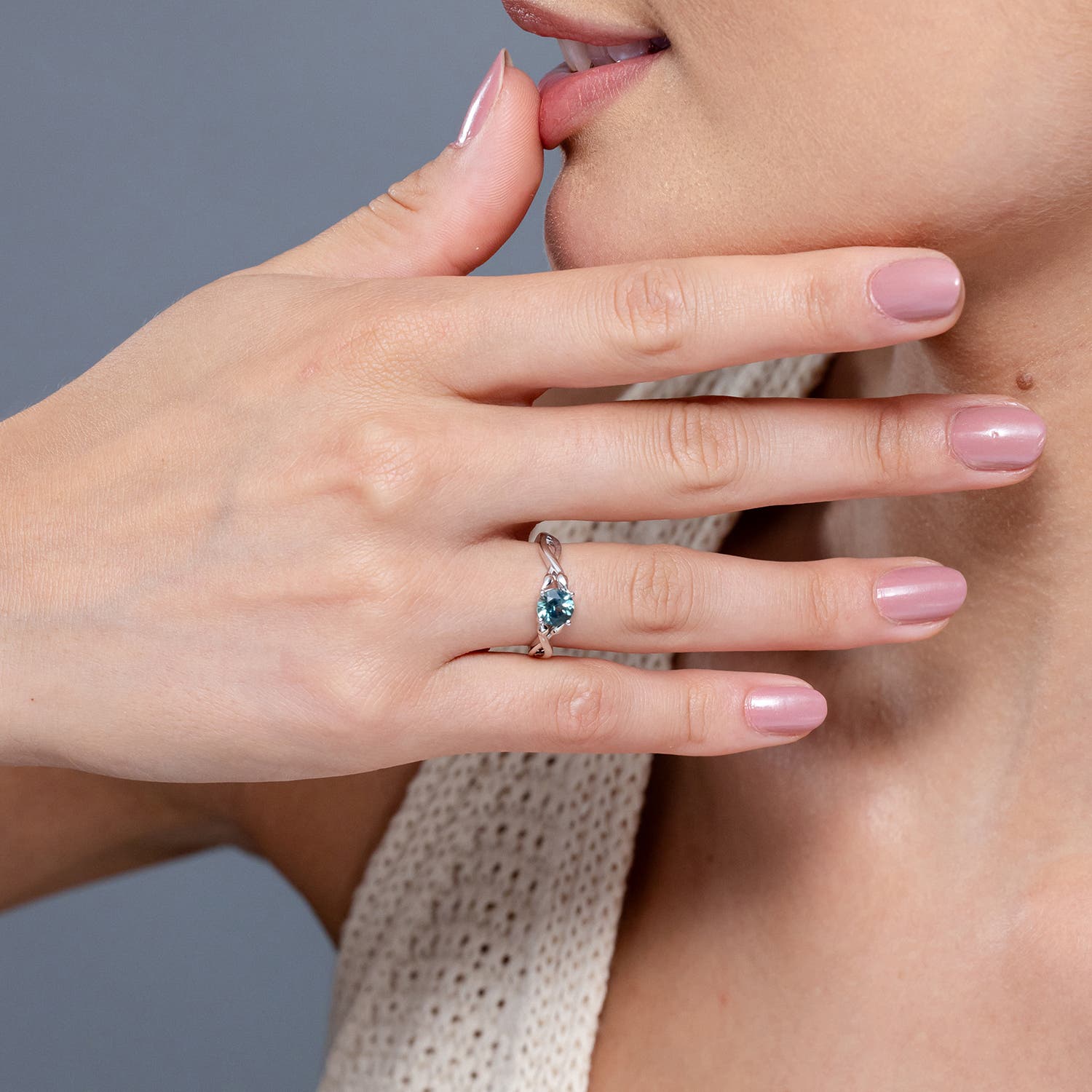 SR2272TS lifestyle image - lifestyle 4