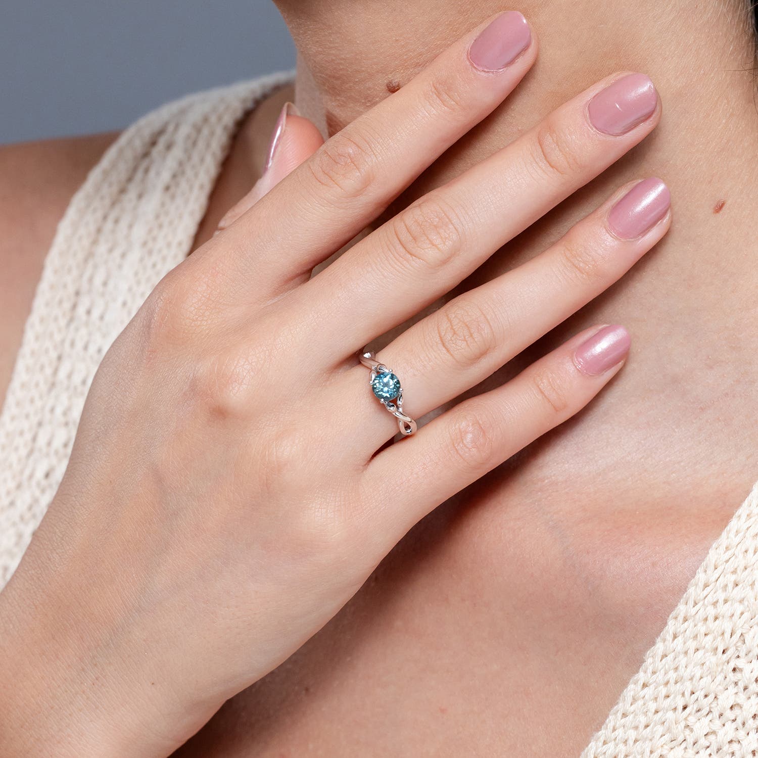 SR2272TS lifestyle image - lifestyle 5