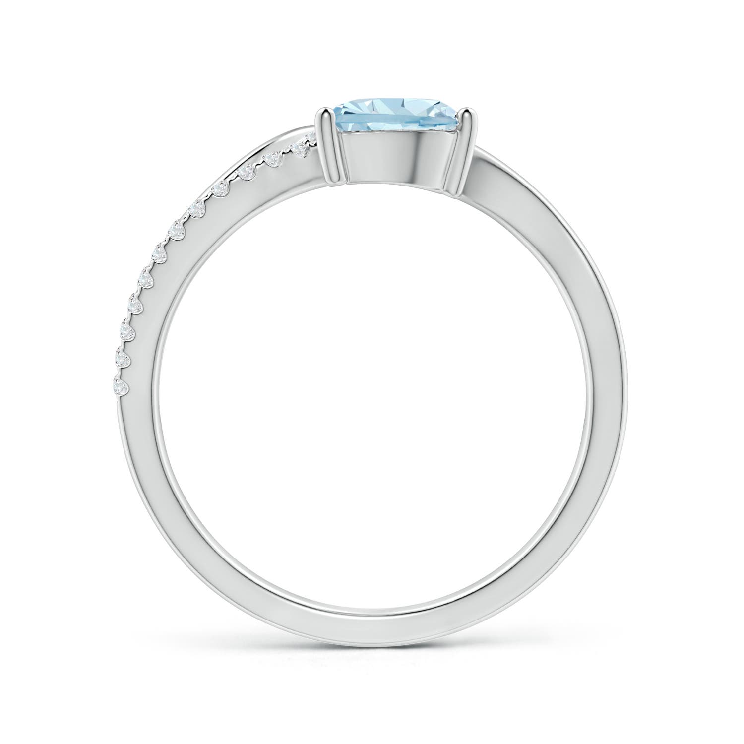 AA - Aquamarine / 0.77 CT / 14 KT White Gold