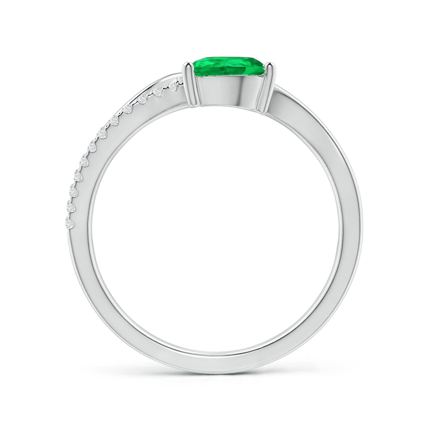 AAA - Emerald / 0.82 CT / 14 KT White Gold