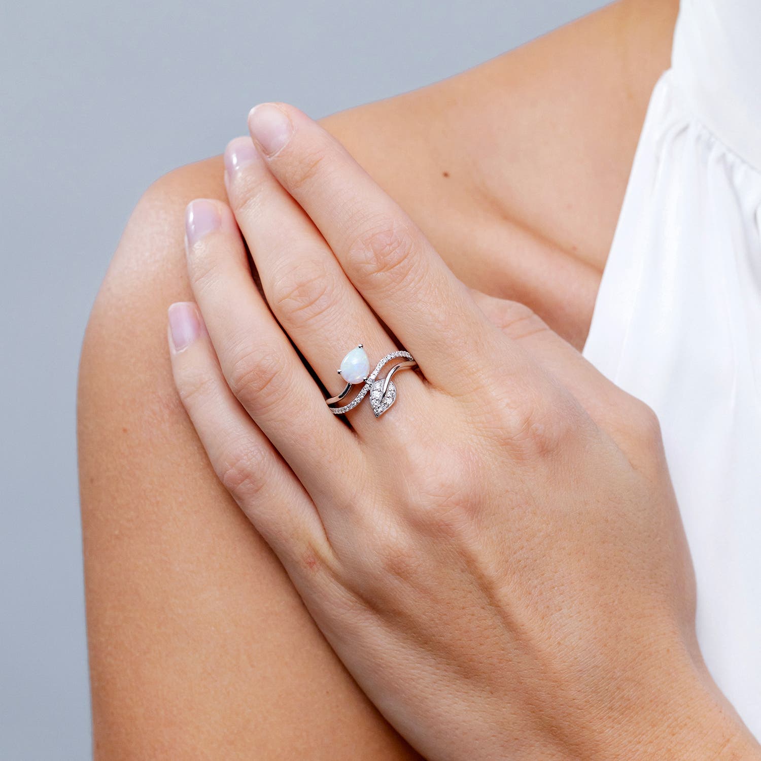 SR2347OPD lifestyle image - lifestyle 3