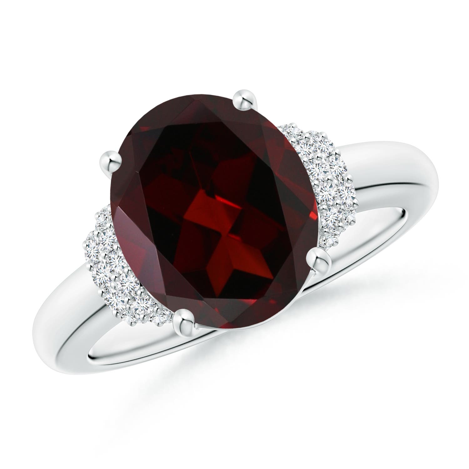 A - Garnet / 4.4 CT / 14 KT White Gold