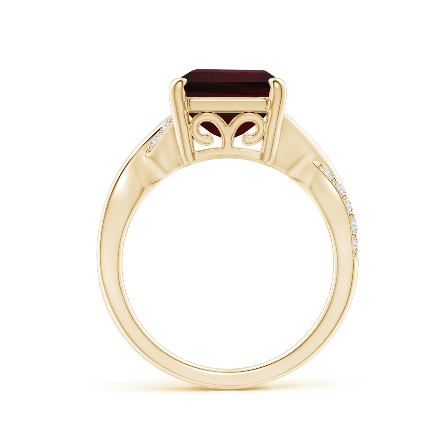 A - Garnet / 7.62 CT / 14 KT Yellow Gold