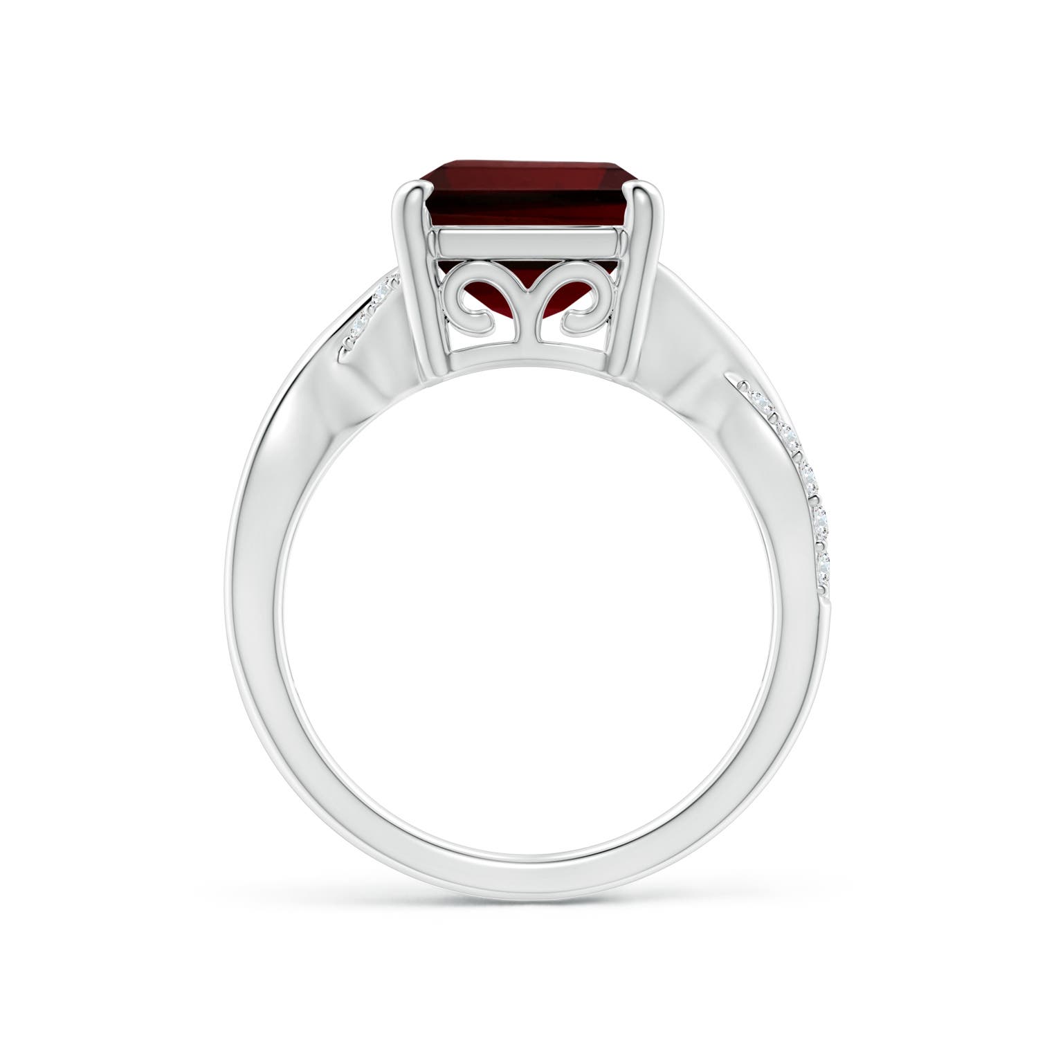 AA - Garnet / 7.62 CT / 14 KT White Gold