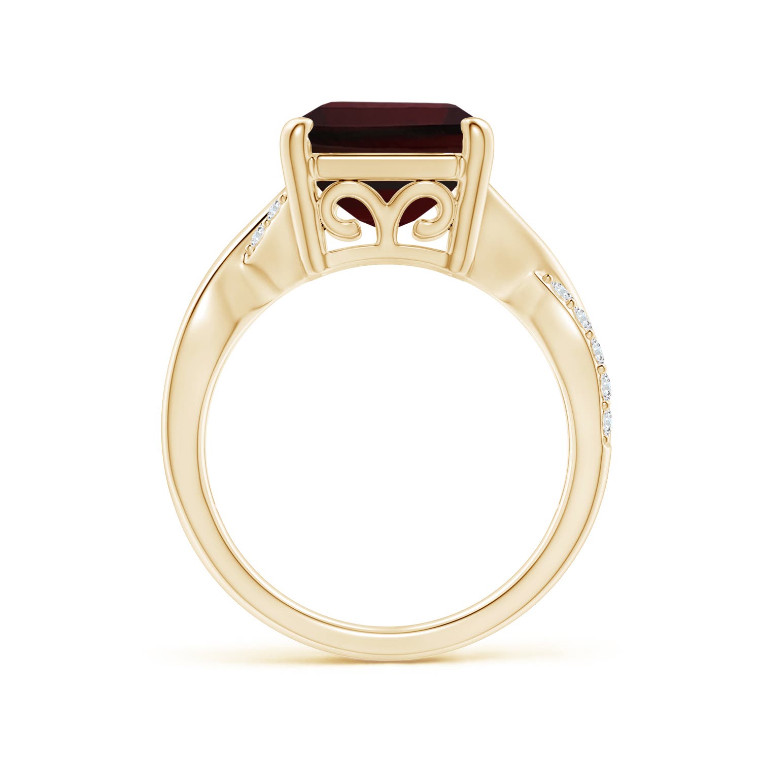 A - Garnet / 8.7 CT / 14 KT Yellow Gold