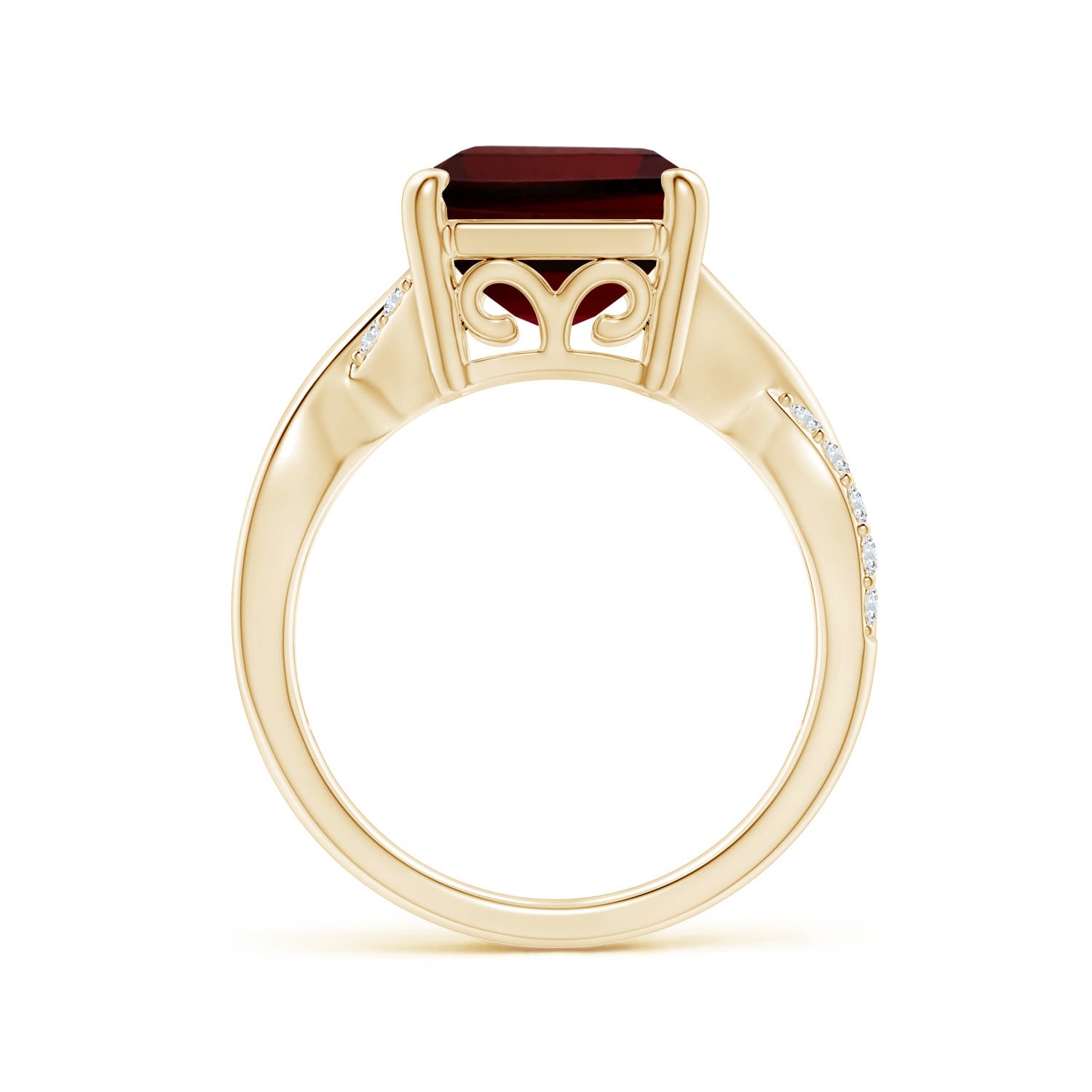 AA - Garnet / 8.7 CT / 14 KT Yellow Gold