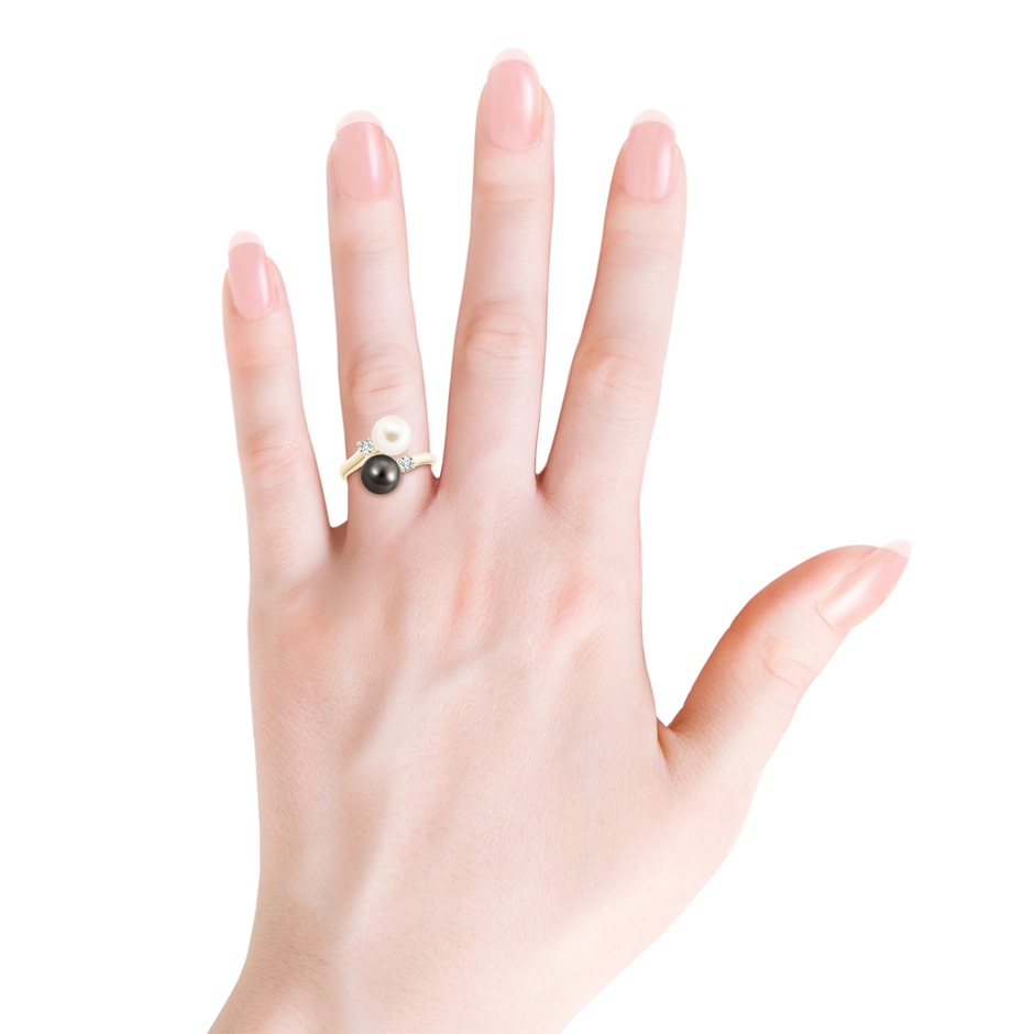 8mm AAA Freshwater & Tahitian Pearl Ring in Yellow Gold body-hand