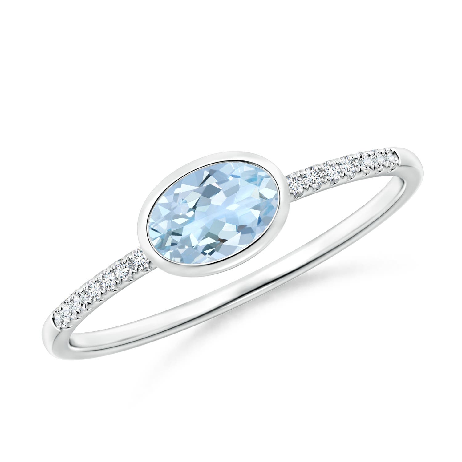 AA - Aquamarine / 0.45 CT / 14 KT White Gold