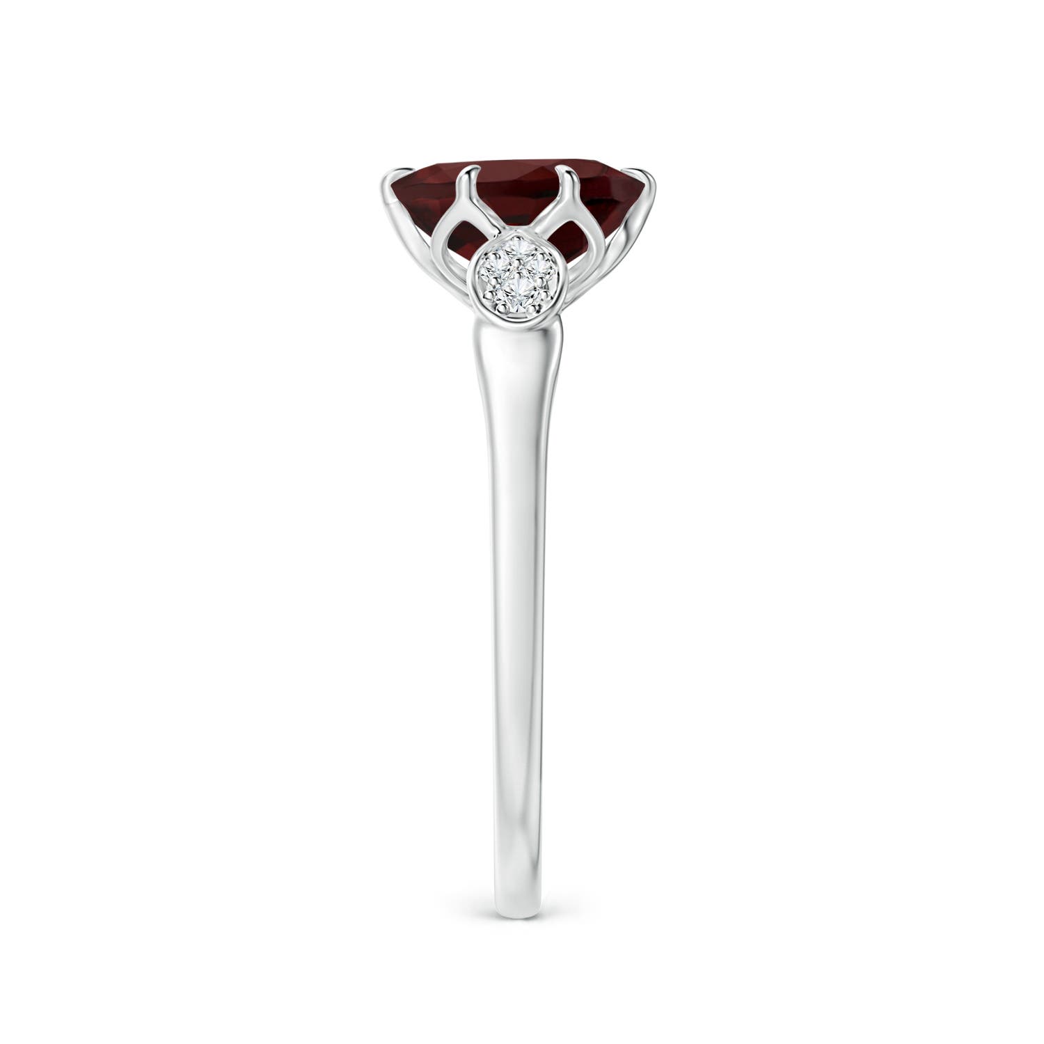 AA - Garnet / 1.54 CT / 14 KT White Gold